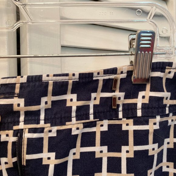 Ann Taylor women shorts in blue geometric design, - Picture 7 of 8